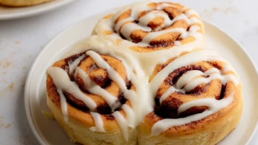 Eggnog Cinnamon Rolls