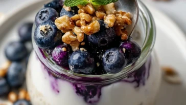 Blueberry Overnight Oats With Yogurt