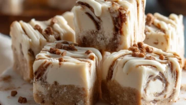 Homemade Cinnamon Roll Fudge