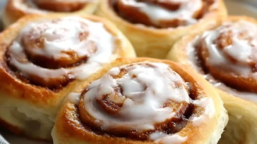 Fat-Free Greek Yogurt Cinnamon Rolls